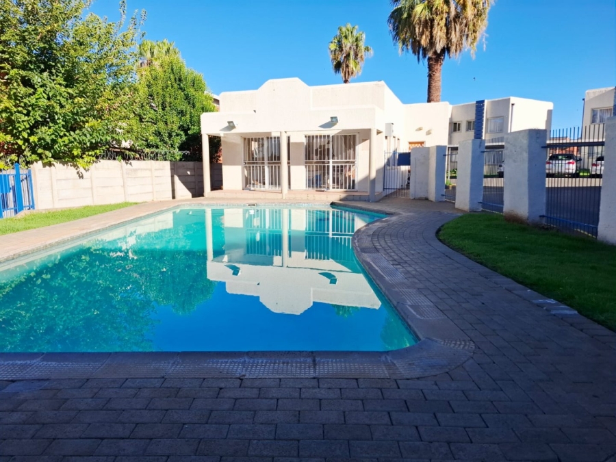 2 Bedroom Property for Sale in Langenhovenpark Free State